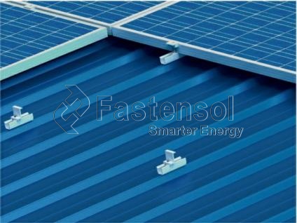 Солнечная монтажная система на металлической крыше