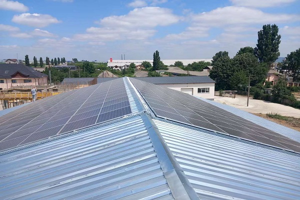 Колумбия инвестирует 2,1 миллиарда долларов в установку солнечных электростанций для семей с низким доходом